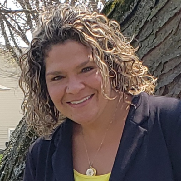 Meet your Posher, Shelly - Picture 1 of 2